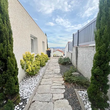 Maison Moderne Avec Terrasse & Parking