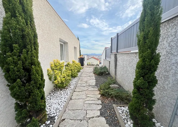 Maison Moderne Avec Terrasse & Parking